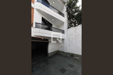 Casa à venda com 214m², 3 quartos e 5 vagas Casa à venda com 214m², 3 quartos e 5 vagasFrente da casa