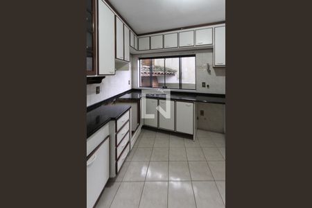 Casa à venda com 214m², 3 quartos e 5 vagas Casa à venda com 214m², 3 quartos e 5 vagasCozinha