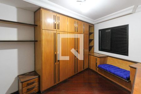 Casa à venda com 214m², 3 quartos e 5 vagas Casa à venda com 214m², 3 quartos e 5 vagasQuarto