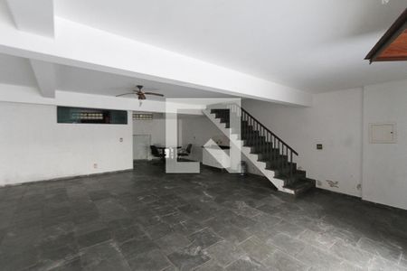 Casa à venda com 214m², 3 quartos e 5 vagas Casa à venda com 214m², 3 quartos e 5 vagasGaragem