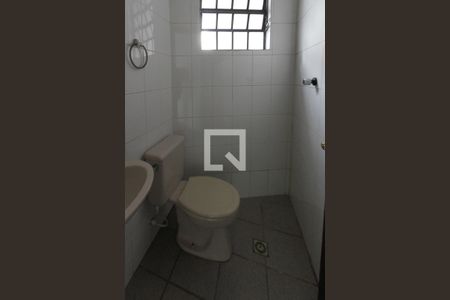 Casa à venda com 214m², 3 quartos e 5 vagas Casa à venda com 214m², 3 quartos e 5 vagasBanheiro da garagem