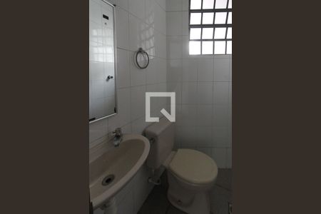 Casa à venda com 214m², 3 quartos e 5 vagas Casa à venda com 214m², 3 quartos e 5 vagasBanheiro da garagem