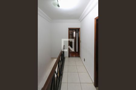 Casa à venda com 214m², 3 quartos e 5 vagas Casa à venda com 214m², 3 quartos e 5 vagasCorredor dos quartos