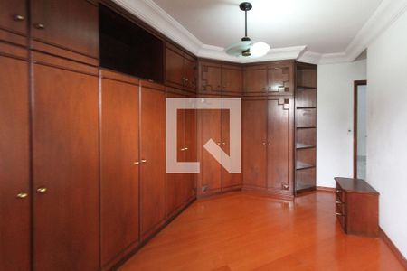 Casa à venda com 214m², 3 quartos e 5 vagas Casa à venda com 214m², 3 quartos e 5 vagasSuite