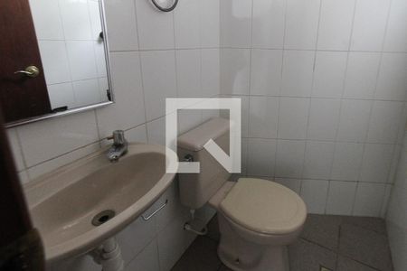 Casa à venda com 214m², 3 quartos e 5 vagas Casa à venda com 214m², 3 quartos e 5 vagasBanheiro da garagem