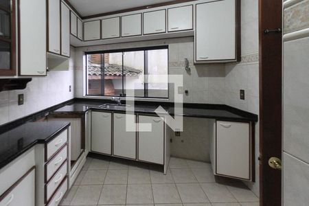 Casa à venda com 214m², 3 quartos e 5 vagas Casa à venda com 214m², 3 quartos e 5 vagasCozinha