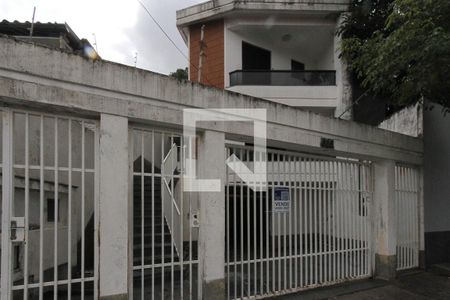 Casa à venda com 214m², 3 quartos e 5 vagas Casa à venda com 214m², 3 quartos e 5 vagasFachada