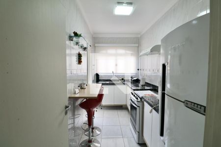 Cozinha de apartamento para alugar com 2 quartos, 60m² em Enseada, Guarujá