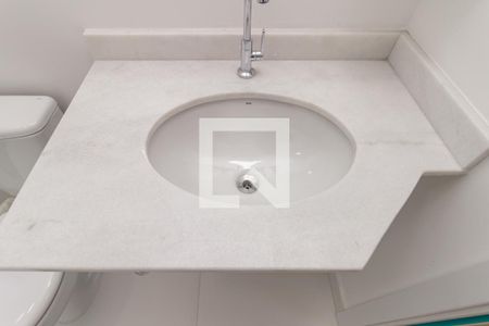 Banheiro de kitnet/studio para alugar com 1 quarto, 26m² em República, São Paulo