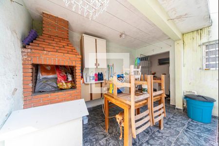 Casa à venda com 150m², 3 quartos e 4 vagas Casa à venda com 150m², 3 quartos e 4 vagasQuintal e Churrasqueira