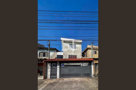 Casa à venda com 150m², 3 quartos e 4 vagas Casa à venda com 150m², 3 quartos e 4 vagasFachada