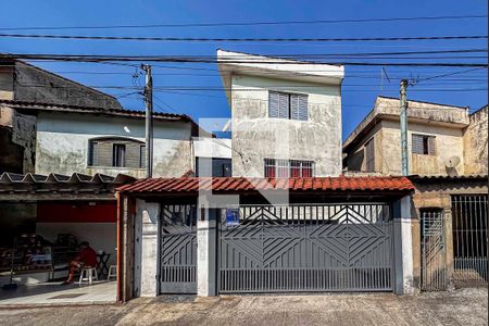 Casa à venda com 150m², 3 quartos e 4 vagas Casa à venda com 150m², 3 quartos e 4 vagasFachada