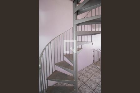 Casa à venda com 197m², 3 quartos e 4 vagasEscada