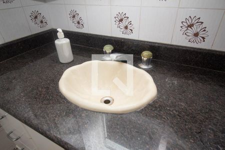 Casa à venda com 197m², 3 quartos e 4 vagasBanheiro Social