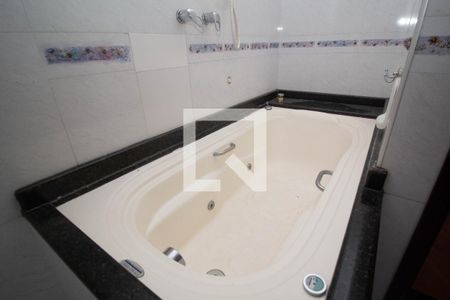 Casa à venda com 197m², 3 quartos e 4 vagasBanheiro da Suíte