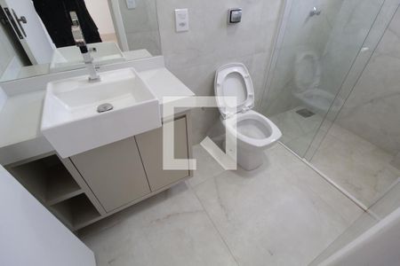 Banheiro/Suíte 1 de casa de condomínio para alugar com 4 quartos, 356m² em Aclimação, Uberlândia