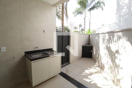 Casa de condomínio para alugar com 356m², 4 quartos e 6 vagasLavanderia