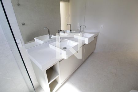 Casa de condomínio para alugar com 356m², 4 quartos e 6 vagasBanheiro/ Suíte 2