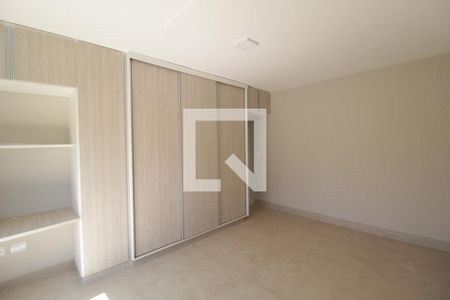 Casa de condomínio para alugar com 356m², 4 quartos e 6 vagasSuíte 2