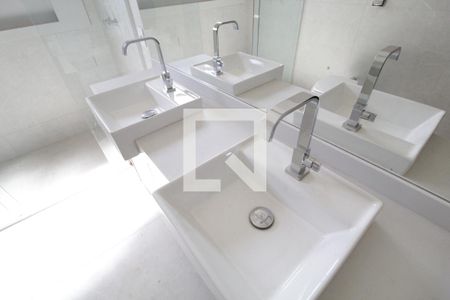 Casa de condomínio para alugar com 356m², 4 quartos e 6 vagasBanheiro/ Suíte 2