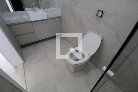 Casa de condomínio para alugar com 356m², 4 quartos e 6 vagasBanheiro /Suíte 3