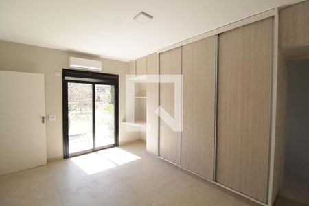 Casa de condomínio para alugar com 356m², 4 quartos e 6 vagasSuíte 2