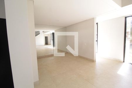 Sala de casa de condomínio para alugar com 4 quartos, 356m² em Aclimação, Uberlândia