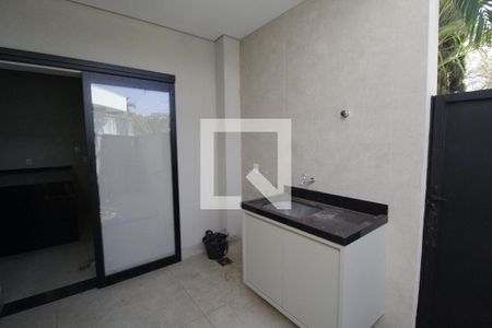 Casa de condomínio para alugar com 356m², 4 quartos e 6 vagasLavanderia