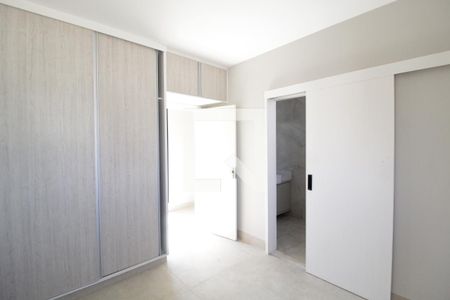 Casa de condomínio para alugar com 356m², 4 quartos e 6 vagasSuíte 3