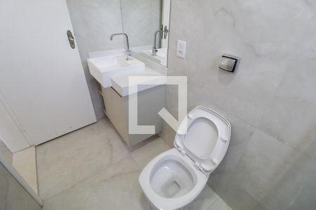 Banheiro/Suíte 1 de casa de condomínio para alugar com 4 quartos, 356m² em Aclimação, Uberlândia