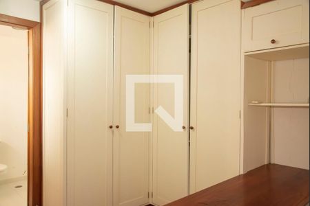 Casa à venda com 390m², 3 quartos e 2 vagasCloset da Suíte