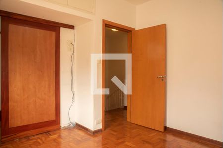 Casa à venda com 390m², 3 quartos e 2 vagasSuíte