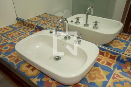 Casa à venda com 390m², 3 quartos e 2 vagasBanheiro