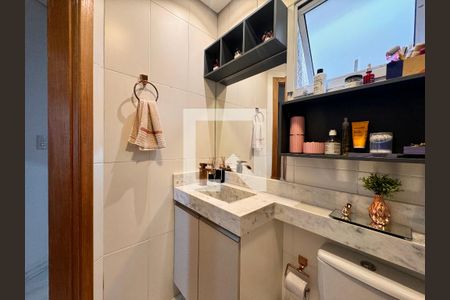 Apartamento à venda com 88m², 2 quartos e 1 vaga Apartamento à venda com 88m², 2 quartos e 1 vagaBanheiro