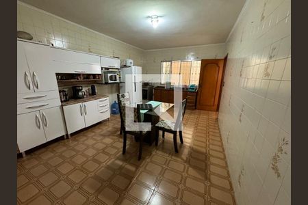 Casa à venda com 350m², 6 quartos e 3 vagas Casa à venda com 350m², 6 quartos e 3 vagasCasa 2