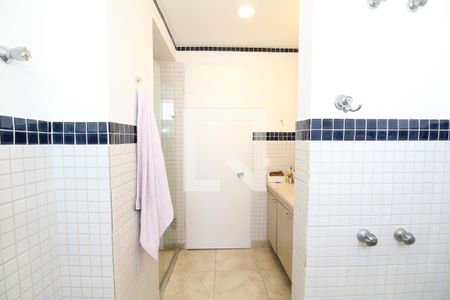 Apartamento à venda com 202m², 4 quartos e 2 vagasBanheiro