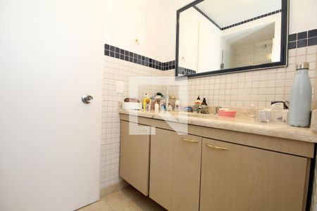 Apartamento à venda com 202m², 4 quartos e 2 vagasBanheiro