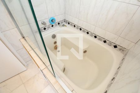 Apartamento à venda com 202m², 4 quartos e 2 vagasBanheiro