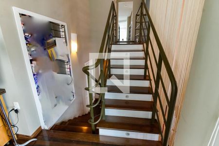 Apartamento à venda com 210m², 2 quartos e 3 vagasEscada acesso Suítes