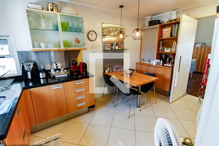 Apartamento à venda com 210m², 2 quartos e 3 vagasCozinha - Armários