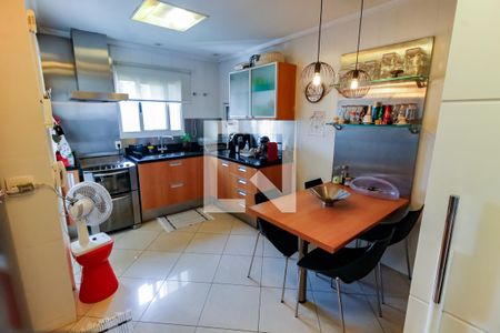 Apartamento à venda com 210m², 2 quartos e 3 vagasCozinha - Armários