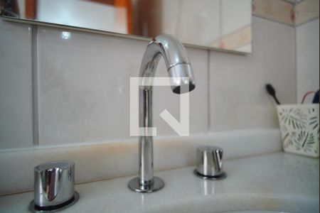 Casa à venda com 379m², 4 quartos e 1 vagaBanheiro da Suíte 2 - Torneira