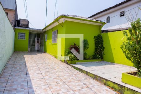 Casa à venda com 90m², 2 quartos e 4 vagas Casa à venda com 90m², 2 quartos e 4 vagasFachada