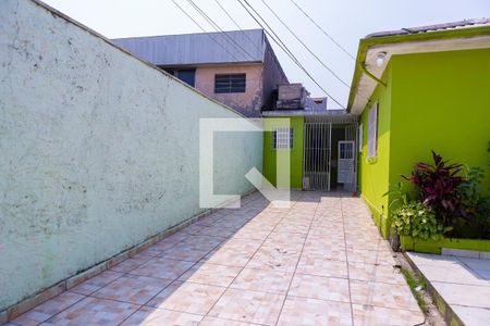 Casa à venda com 90m², 2 quartos e 4 vagas Casa à venda com 90m², 2 quartos e 4 vagasFachada