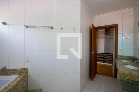 Casa à venda com 238m², 3 quartos e 5 vagas Casa à venda com 238m², 3 quartos e 5 vagasBanheiro do quarto 1