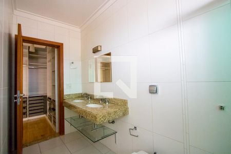 Casa à venda com 238m², 3 quartos e 5 vagas Casa à venda com 238m², 3 quartos e 5 vagasBanheiro do quarto 1