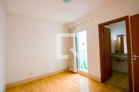 Casa à venda com 238m², 3 quartos e 5 vagas Casa à venda com 238m², 3 quartos e 5 vagasQuarto 2 - Suíte