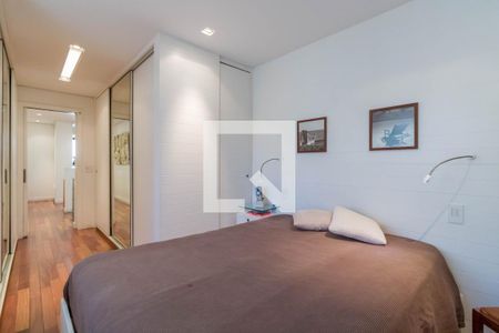 Apartamento à venda com 250m², 4 quartos e 5 vagasQuarto 