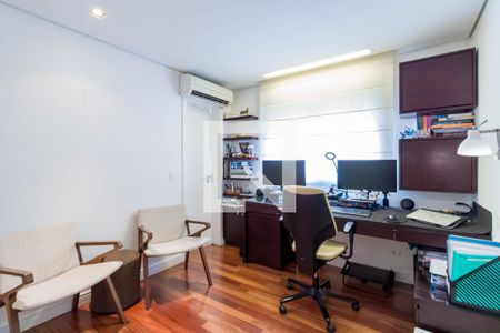 Apartamento à venda com 250m², 4 quartos e 5 vagasQuarto 
