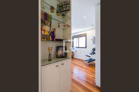 Apartamento à venda com 250m², 4 quartos e 5 vagasQuarto 